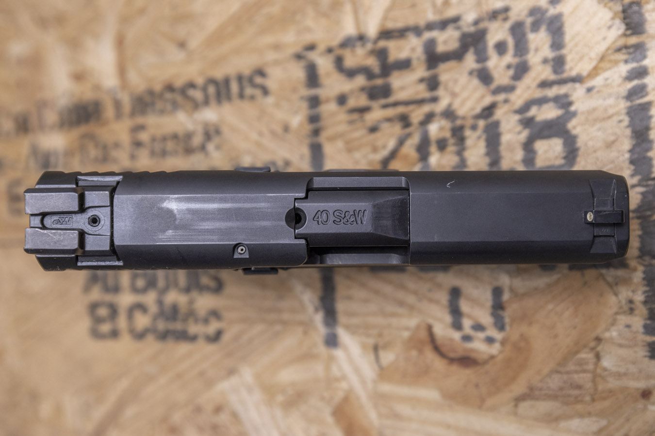 SMITH AND WESSON M&P40 Compact 40 S&W Police Trade-In Pistol with Night Sights and Three Magazines (Fair Condition)